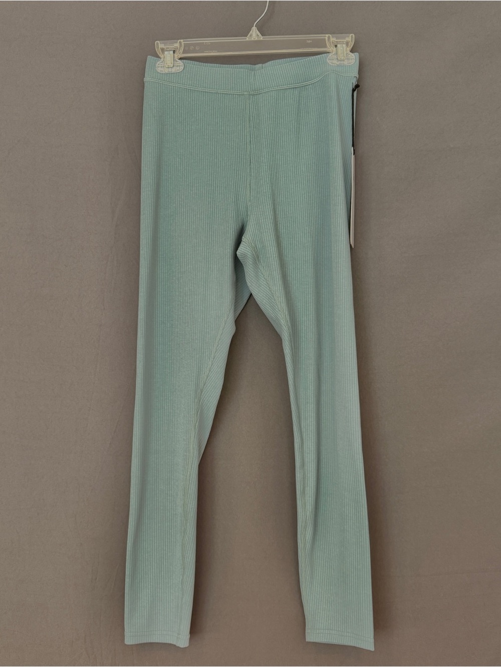 ALO NWT Ribbed high waist 
7/8 Blissful Leggings
Gorgeous soft seagrass green